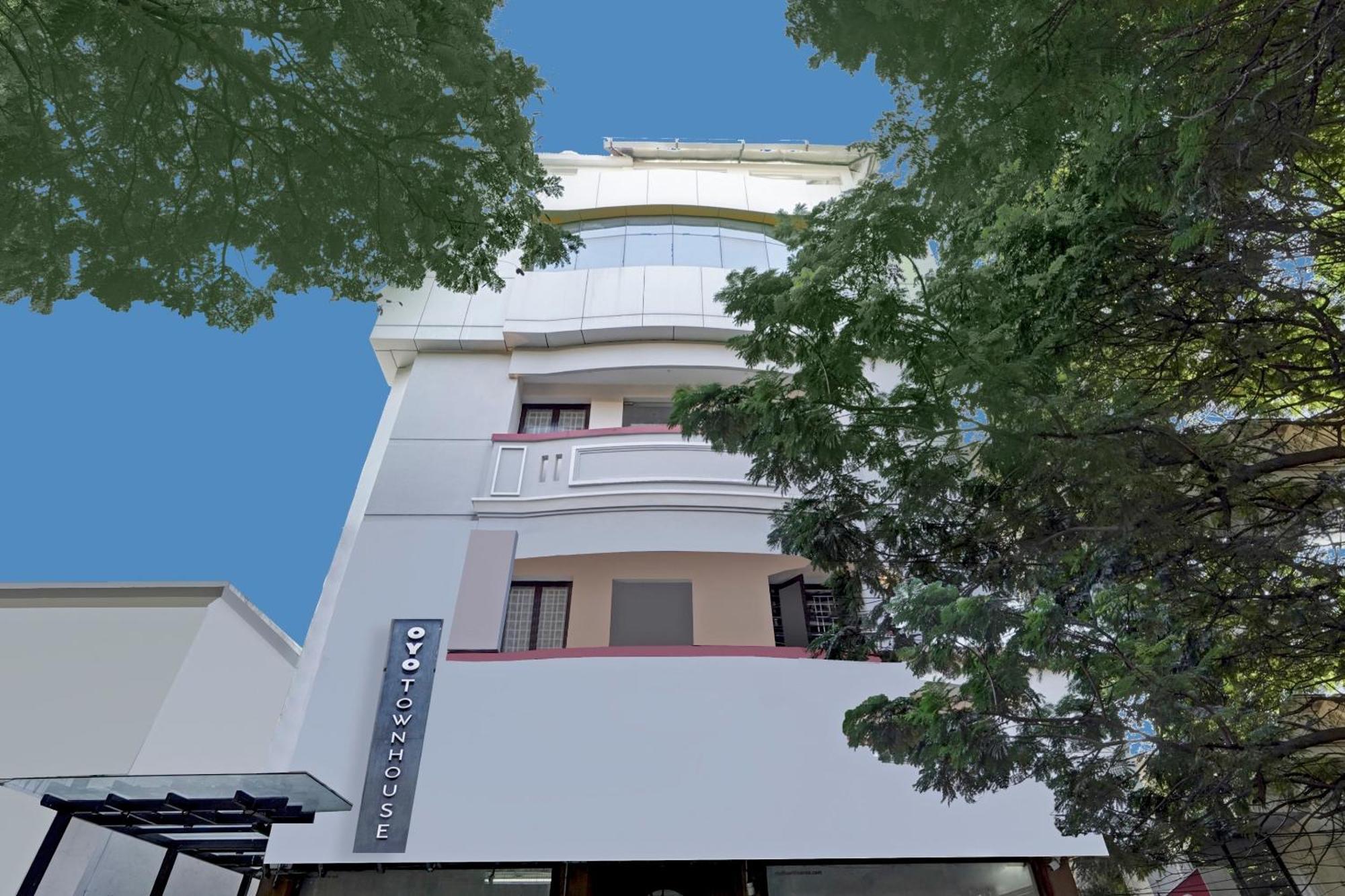Super Townhouse G Silver Hotels Near Us Biometric Madrás Exterior foto